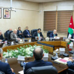 رئيس الوزراء يؤكد دعم الحكومة للمعلمين ويعلن حزمة من القرارات