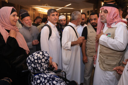 وزير الأوقاف يتفقد الحجاج الأردنيين في مكة