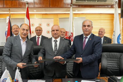 اتفاقية ائتلاف أردني مصري لتنفيذ مشروع تخزين الغاز المسال في العقبة