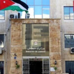 “العمل” : تمديد فترة استفادة العمالة السورية من الإعفاءات من رسوم تصاريح العمل وأي غرامات شريطة توفيق أوضاعها قبل نهاية يوم 30 حزيران