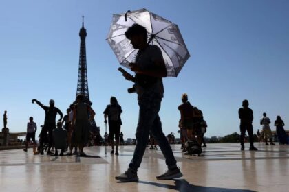 موجة حر غير مسبوقة تجتاح أوروبا.. إغلاق مدارس وحرائق غابات
