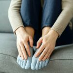 برودة اليدين والقدمين ناقوس خطر مبكر