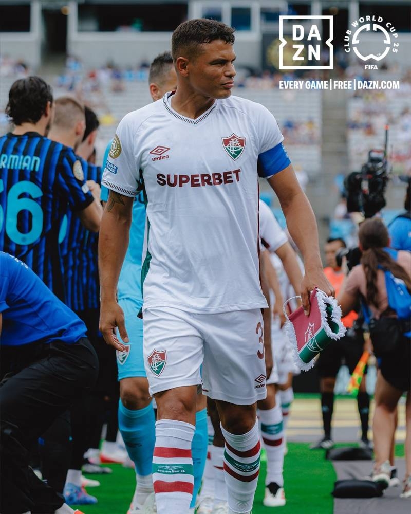 سيلفا مدافع «معلّم».. برتبة «ملتزم» سيلفا مدافع «معلّم».. برتبة «ملتزم»