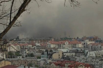 كييف: روسيا تستهدف أوكرانيا بـ550 مسيرة وصاروخاً