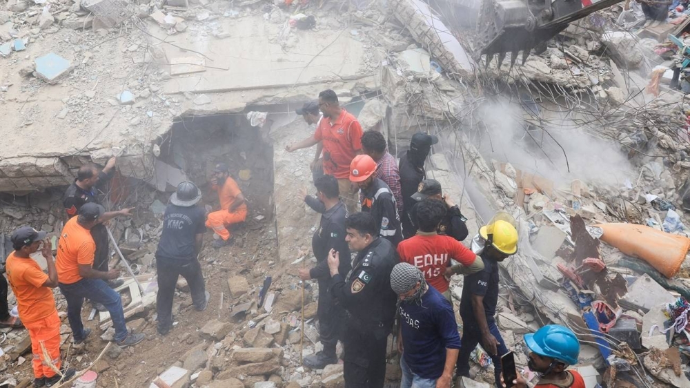 مصرع 7 أشخاص في انهيار مبنى في باكستان مصرع 7 أشخاص في انهيار مبنى في باكستان