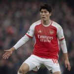 المدافع الياباني تومياسو يغادر أرسنال