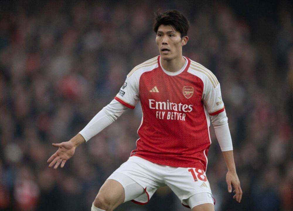 المدافع الياباني تومياسو يغادر أرسنال المدافع الياباني تومياسو يغادر أرسنال