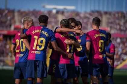 رسمياً.. «يويفا» يوقع عقوبات مالية على برشلونة وتشيلسي