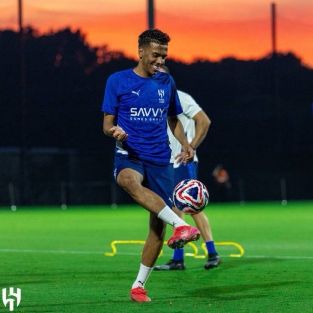 اللعب أساسياً أو الانتقال.. ومصادر «عكاظ» تكشف مستقبل «الجوير» مع الهلال