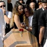 انهارت أثناء تشييع جنازته.. زوجة جوتا: ارقد بسلام يا ديوغو