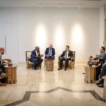 بعد 14 عاماً من القطيعة.. بريطانيا تعيد علاقاتها مع سورية وتعلن مساعدات إنسانية