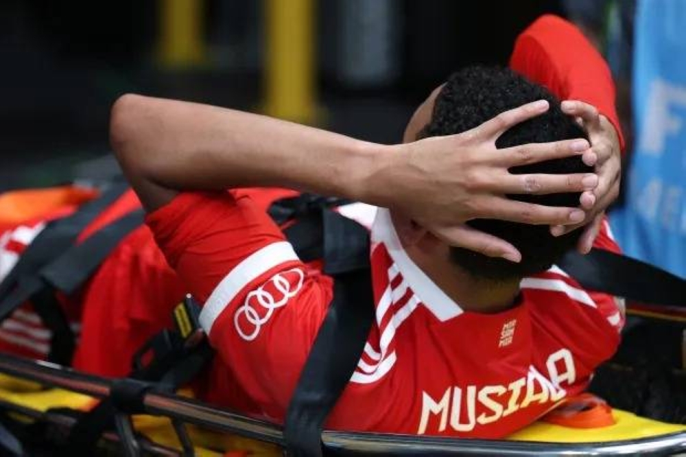 موسيالا يتعرض لإصابة مروعة أمام باريس.. ودوناروما يذرف الدموع موسيالا يتعرض لإصابة مروعة أمام باريس.. ودوناروما يذرف الدموع