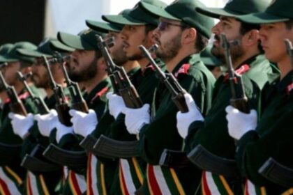 سويسرا تعيد فتح سفارتها في طهران.. ومقتل عنصرين من الحرس الإيراني
