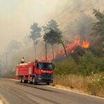 مقتل العشرات وخسائر مليارية.. حرائق وفيضانات تجتاح العالم