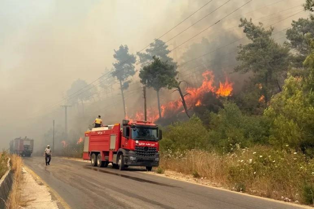 مقتل العشرات وخسائر مليارية.. حرائق وفيضانات تجتاح العالم مقتل العشرات وخسائر مليارية.. حرائق وفيضانات تجتاح العالم