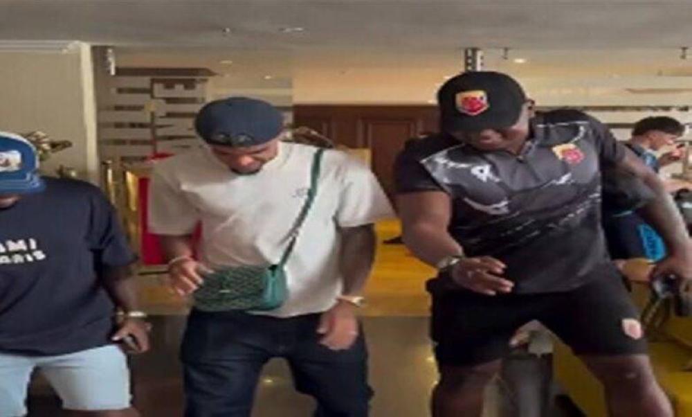 لماذا طالب جمهور ليفربول برحيل لويس دياز؟ لماذا طالب جمهور ليفربول برحيل لويس دياز؟