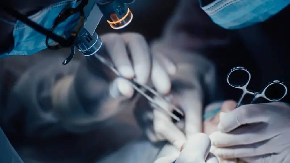 في حالة يقظة.. استئصال ورم دماغي لمريض بسلطنة عمان في حالة يقظة.. استئصال ورم دماغي لمريض بسلطنة عمان