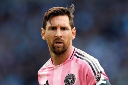 الأهلي يطرق باب ميسي.. والبرغوث «يفكر»