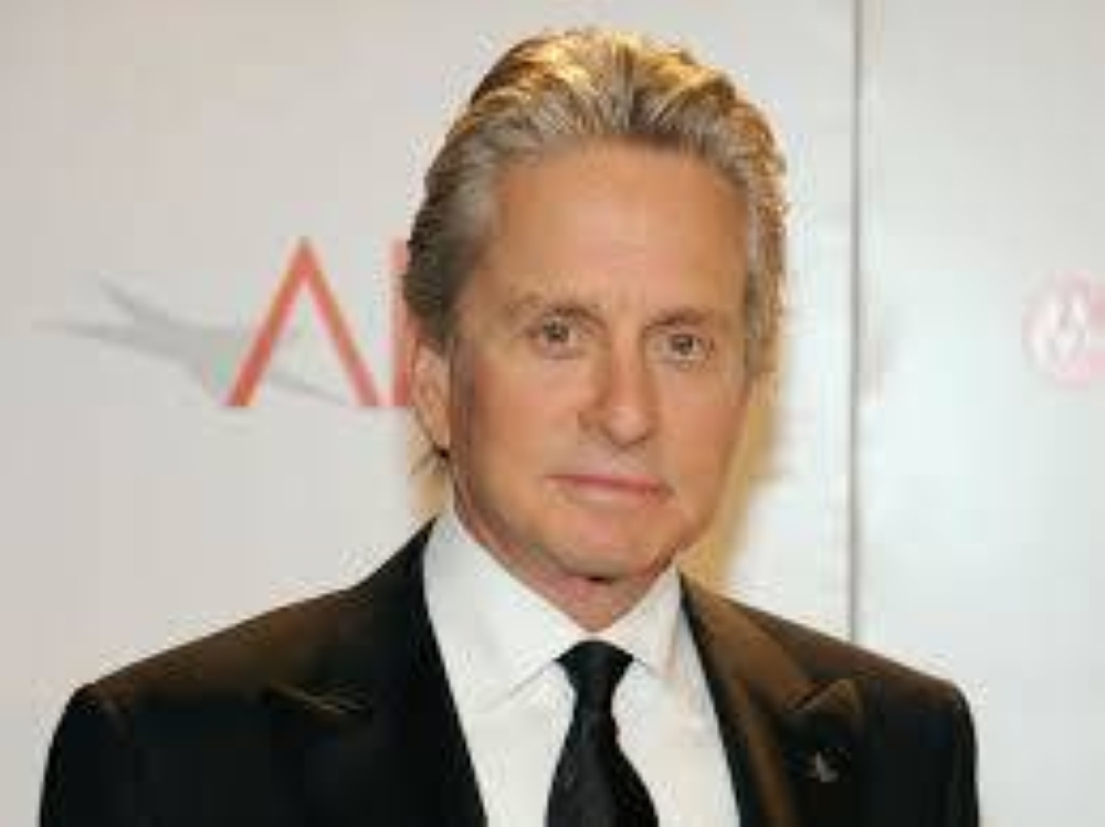 مايكل دوغلاس يعتزل الفن: «لا أريد أن أموت في اللوكيشن» مايكل دوغلاس يعتزل الفن: «لا أريد أن أموت في اللوكيشن»