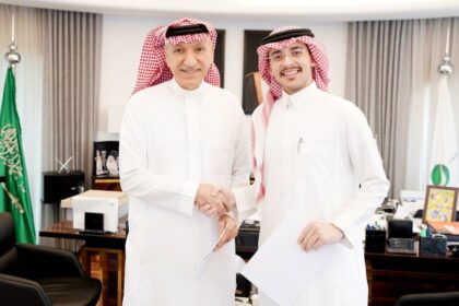 راكان آل ساعد.. صوتٌ سعوديٌّ يعيد تشكيل العلاقة مع الموسيقى