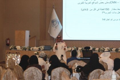 «الأخبار العاجلة» محور نقاش إعلامي في المدينة المنورة