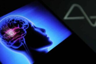 بدقة 90%.. شريحة دماغية تحول الأفكار إلى نصوص!