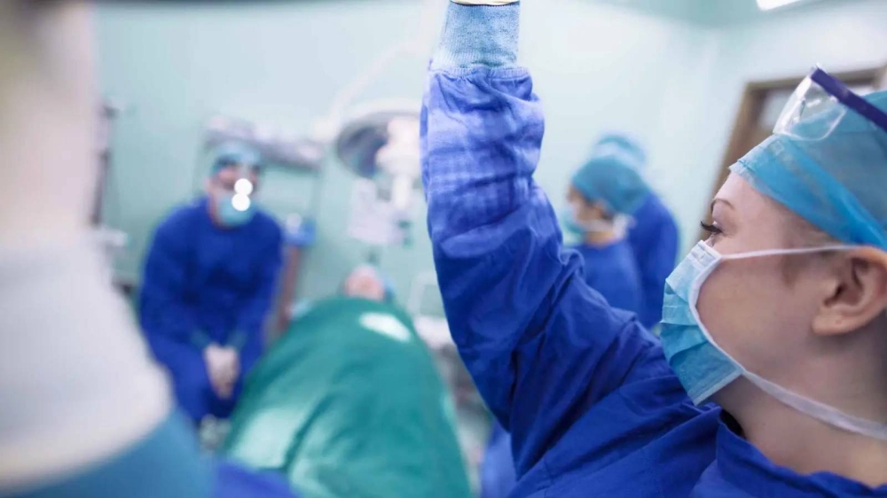 «رقص» أثناء الجراحة داخل غرفة عمليات في المغرب!