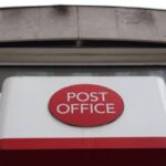 من الانتحار إلى الإفلاس.. تقرير يكشف حجم كارثة مكتب البريد البريطاني