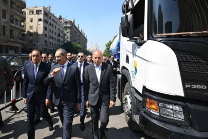 مصر.. رئيس الوزراء يتفقّد سنترال رمسيس «المحروق» ويتابع عودة الخدمات
