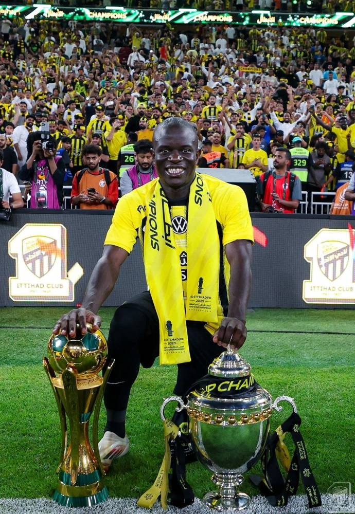 مصادر «عكاظ»: كانتي لايمانع في التمديد مع الاتحاد