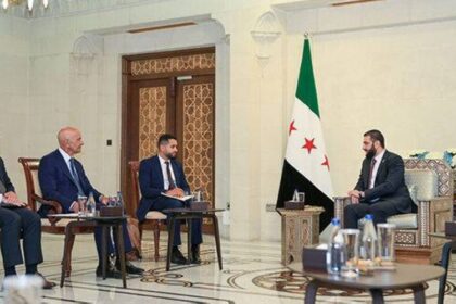 مباحثات إيجابية بين الحكومة السورية و«قسد».. والمبعوث الأمريكي يلتقي الشرع