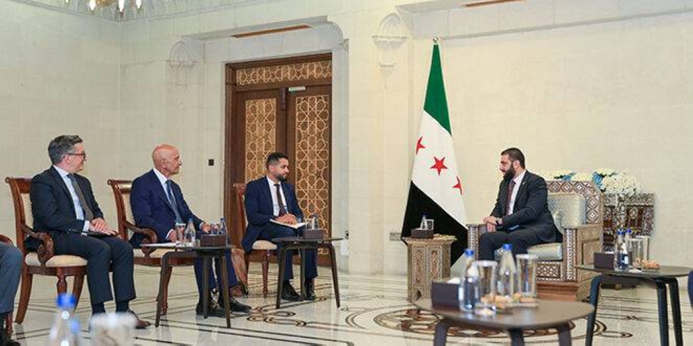 مباحثات إيجابية بين الحكومة السورية و«قسد».. والمبعوث الأمريكي يلتقي الشرع مباحثات إيجابية بين الحكومة السورية و«قسد».. والمبعوث الأمريكي يلتقي الشرع