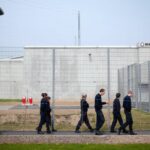 سجين فرنسي يختبئ في حقيبة مفرَج عنه !