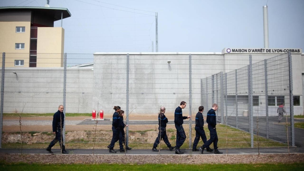 سجين فرنسي يختبئ في حقيبة مفرَج عنه ! سجين فرنسي يختبئ في حقيبة مفرَج عنه !