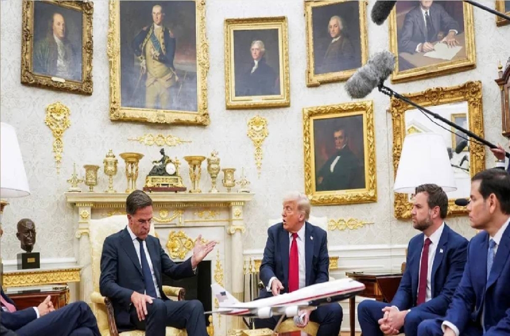 ترمب يهدد روسيا بعقوبات قاسية ويتعهد بتزويد أوكرانيا بأسلحة متطورة ترمب يهدد روسيا بعقوبات قاسية ويتعهد بتزويد أوكرانيا بأسلحة متطورة