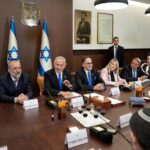 انسحابات تهدّد حكومة نتنياهو.. هل إسرائيل على أعتاب انتخابات جديدة؟