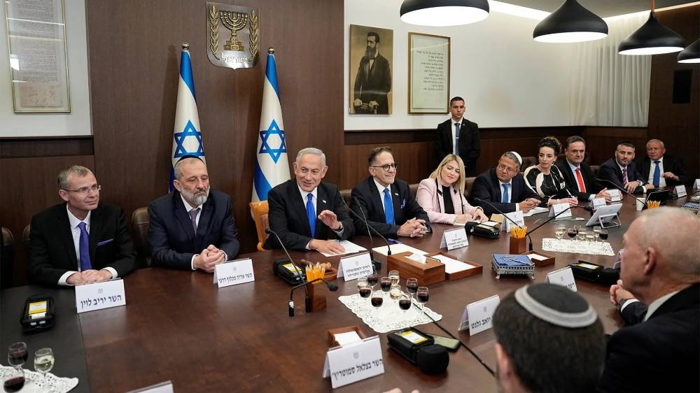 انسحابات تهدّد حكومة نتنياهو.. هل إسرائيل على أعتاب انتخابات جديدة؟