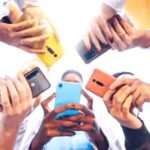 الجيل الجديد يفحص هاتفه كل 10 دقائق !