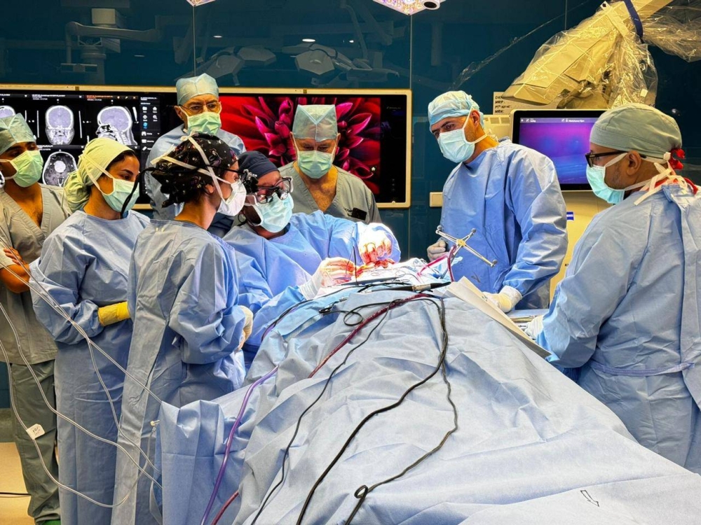 سعوديون ينجحون في استئصال ورم نادر بقاع الجمجمة خلال 35 ساعة