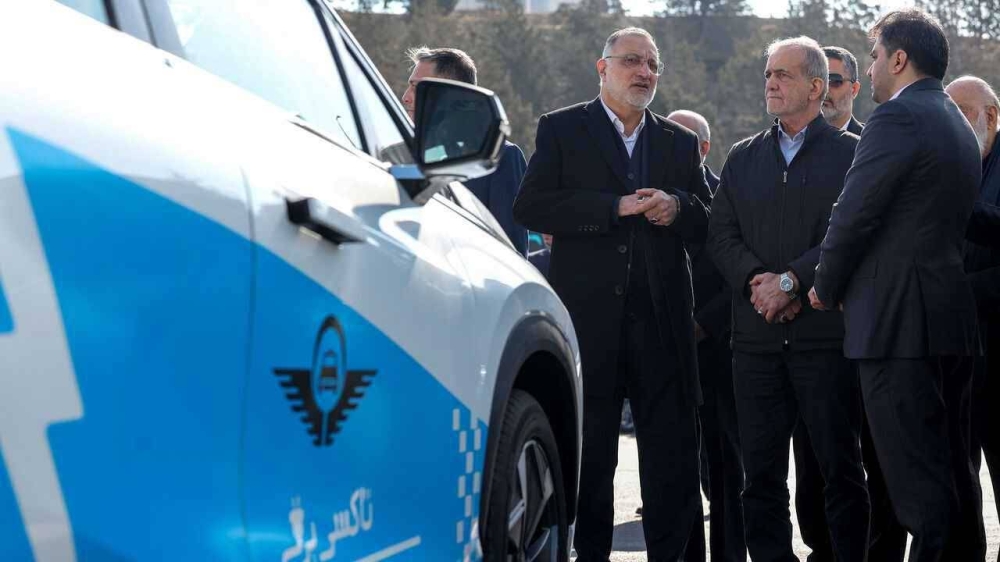 بنزين «مغشوش» يعطّل موكب الرئيس الإيراني بنزين «مغشوش» يعطّل موكب الرئيس الإيراني