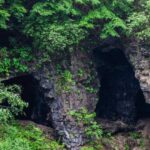 حياة بدائية.. عائلة روسية تتحدى العالم في كهف هندي