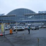 بعد هجوم بطائرات مسيرة.. تعليق العمل في مطار فنوكوفو بموسكو