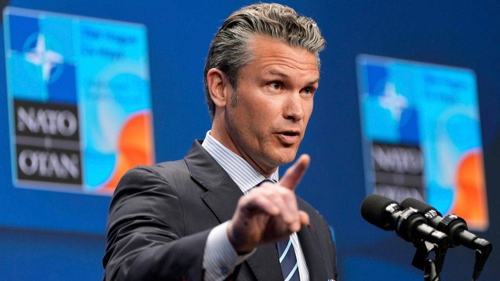 لماذا استقال مستشار وزير الدفاع الأمريكي؟