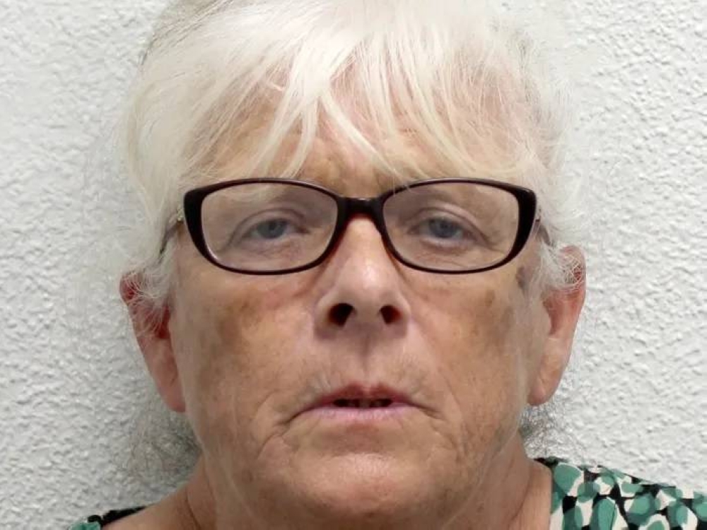 ضبط «جَدَّة العصابات».. سجن عائلة بريطانية بتهمة الإتجار بالمخدرات ضبط «جَدَّة العصابات».. سجن عائلة بريطانية بتهمة الإتجار بالمخدرات