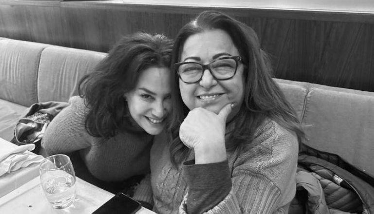 في أول تعليق لها بعد الوفاة.. هند صبري: ماتت أمي وتوقف الوقت