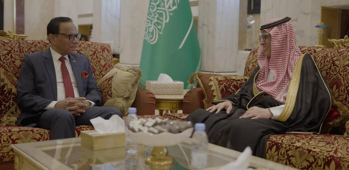 الحارثي يبحث مع السفير السريلانكي فرص التعاون الإعلامي المشترك