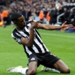 إيزاك يضغط على نيوكاسل بورقتي ليفربول والهلال