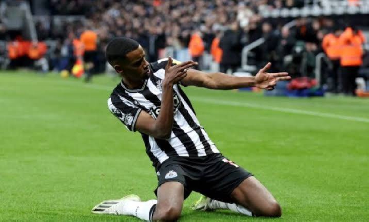 إيزاك يضغط على نيوكاسل بورقتي ليفربول والهلال إيزاك يضغط على نيوكاسل بورقتي ليفربول والهلال