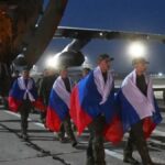 تبادل للهجمات بين روسيا وأوكرانيا.. ووصول أسرى محررين إلى موسكو