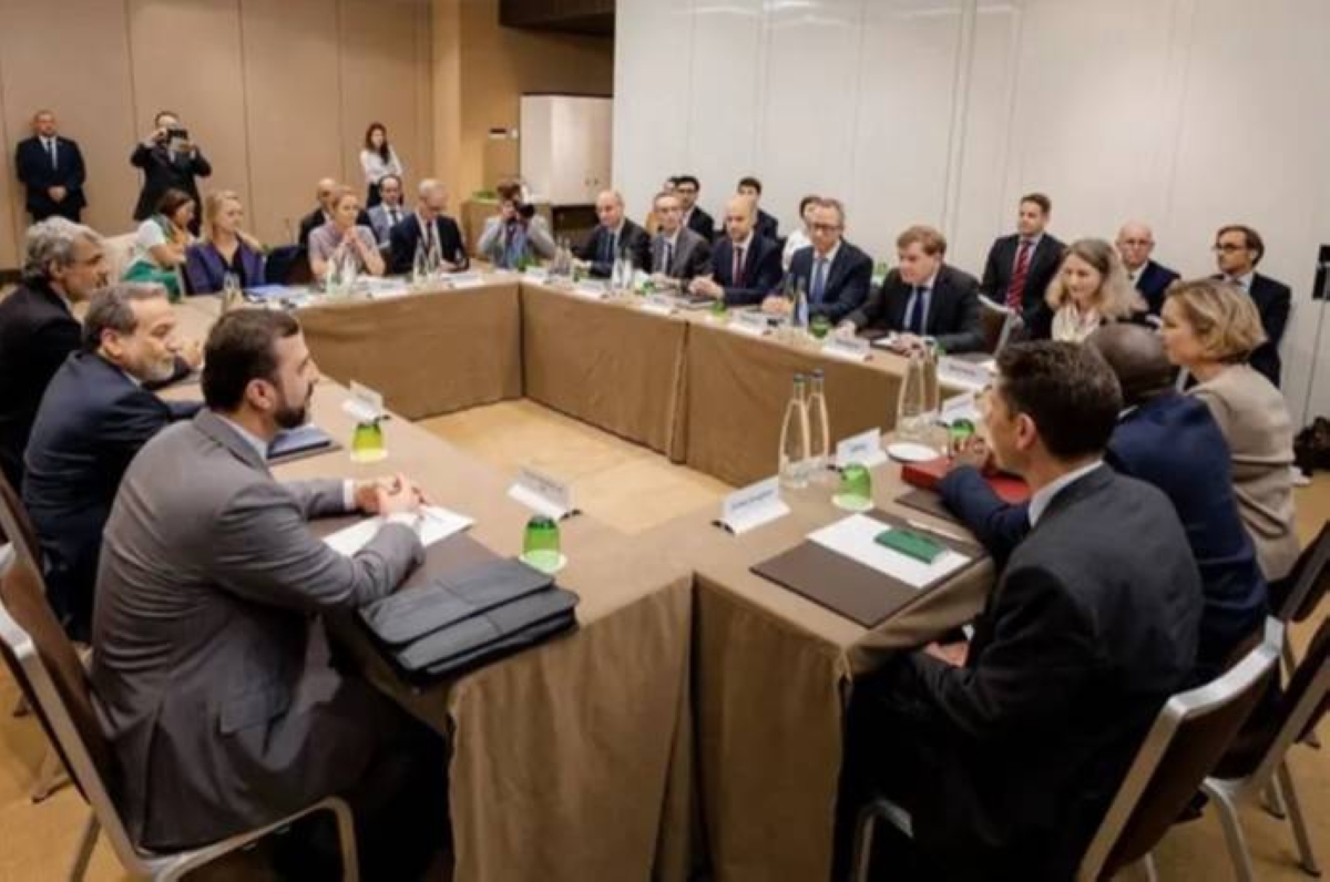 إيران والترويكا الأوروبية وجهاً لوجه في إسطنبول إيران والترويكا الأوروبية وجهاً لوجه في إسطنبول